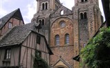 Conques - Francie - Conques - opatství Abbaye de Ste-Foy, 1041-82, dokončováno až 1120, románské, klenba přestavěna v 15.století po zhroucení kupole
