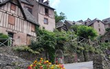 Conques - Francie - Conques - vesnice vznikla kolem opatství a sloužila mu