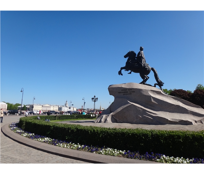 Petrohrad, poklad na Něvě, Ermitáž, Zlatá komnata 2019 - Rusko - Petrohrad - památník Petra I, 1782, E.Falconet, na kameni z Karélie ve tvaru mořské vlny, 1.600 tun