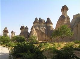 Krásy turecké Kappadokie s pěší turistikou 2023  Turecko - Kapadocie - Devrent Valley, skalní města tvořená tufy, tufity a ignimbrity