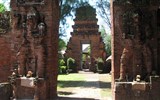 Bali - Indonesie - Bali -  Denpasar, hinduistický chrám  Pura Maospahit (Wiki-Torbenbrinker)
