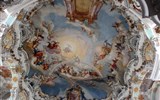 Wieskirche - Německo - Bavorsko - Wieskirche, plochý strop s freskou ve stylu Trompe-l’œil (iluze prostoru)