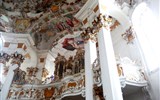Wieskirche - Německo - Bavorsko - Wieskirche, přebohatě zdobená galerie s varhanami