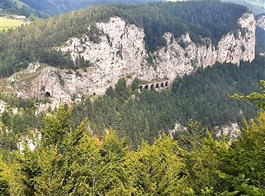 Semmering - dráha UNESCO, vlak Salamander, termály a čokoládový ráj 2024  Rakousko - na trati Semeringbahn je 15 tunelů, 16 viaduktů a přes 100 mostů (foto A.Frčková)