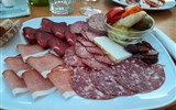 Gastronomie Rakouska - Rakousko - Podersdorf - Neziderský talíř uzenin (foto A.Frčková)