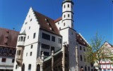 Bavorské velikonoční tradice a středověká městečka 2020 - Německo - Nördlingen, renesanční radnice, pokladní věž s kapucí přistavěna 1569