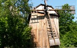 Rožnov - Česká republika - Rožnov n.R. - Valašské muzeum, Valašská dědina, větrný mlýn z Kladník (foto C.Čejpa)