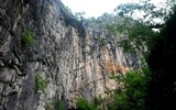 To nejlepší ze Slovinského Krasu - Slovinsko - Škocjanské jamy, závrt Velká dolina, vznikl zřícením stropu obří jeskyně, výška stěn až 165 metrů