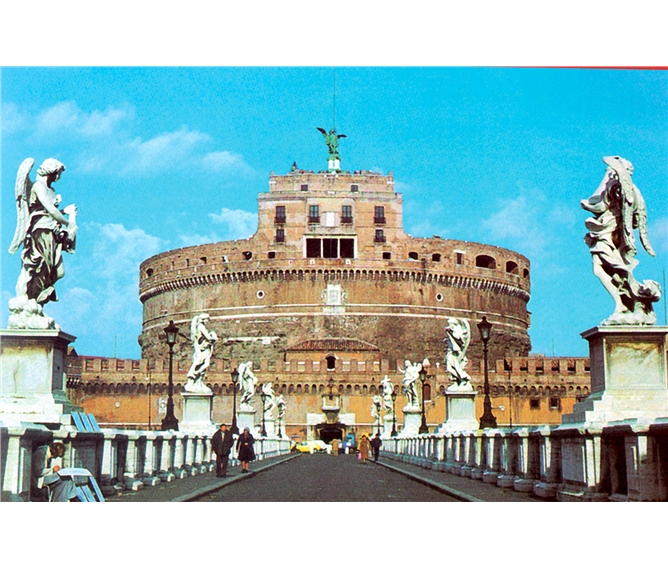 Řím, věčné město 2020 - Itálie - Řím - Andělský hrad, původně rodinné mauzoleum císaře Hadriána, post 135-9, později papežská pevnost a vězení