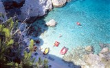 Korsika, rajský ostrov +2 dny - Francie - Korsika - pobřeží se většinou od moře prudce zvedá