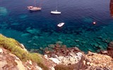 Provence a krásy Azurového pobřeží letecky 2020 - Francie - Azurové pobřeží - skály a čiré a teplé moře