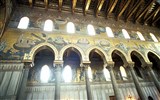Monreale - Itálie - Sicílie - Monreale, mozaiky nad oblouky - příběh Noema od stavby lodi po přistání, kompozice, provedení i výběr témat byzantské (foto J.Bartošová)