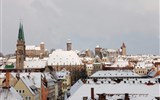 Lampionový průvod dětí v adventním Norimberku - Německo, Norimberk, pohled na zimní město