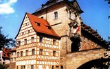 Bavorské velikonoční tradice a středověká městečka 2020 - Německo - Bamberg - Stará radnice, gotická, v 18.stol. barokně přestavěná na mostě uprostřed řeky