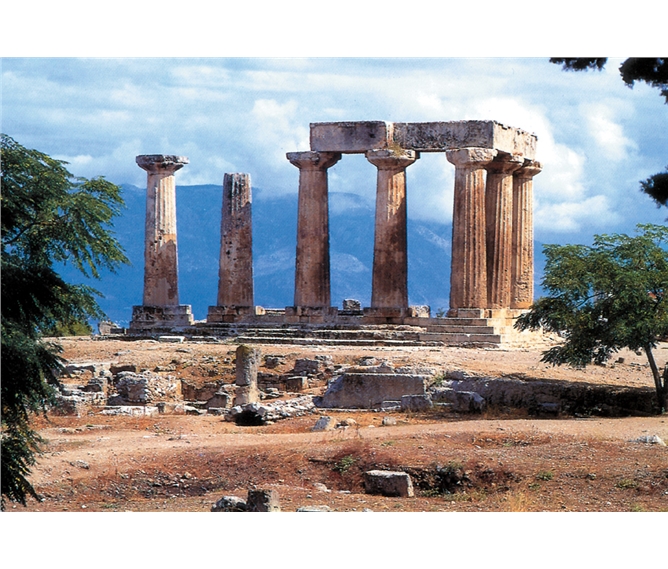 Řecko, za starověkými památkami letecky - Řecko, zříceniny chrámu