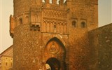 Toledo - Španělsko - Toledo - Puerta del Sol, postavená ve 14.století johanity, městská brána v mudejárském stylu