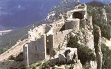 Languedoc a Roussillon, kraj katarských hradů a vína - Francie, Languedoc, zřícenina hradu Peyrepertuse