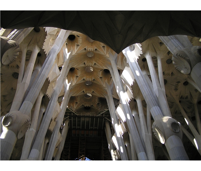 Barcelona a Montserrat s pobytem u moře - letecky - Španělsko, Barcelona, Sagrada Familia, interier