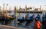 Benátky a ostrovy benátské laguny letecky, La Biennale 2019 - Itálie - Benátky - renesanční San Giorgio Maggiore na ostrově San Giorgio, návrh Andrea Palladio, 1566-1610, zvonice 1791