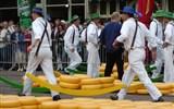 Krásy Holandska, květinové korzo a slavnost goudy 2020 - Nizozemí - Alkmaar - tradiční šou při vážení sýrů