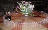 burgundská vína - Francie, Burgundsko, ochutnávka vína, stůl, sklenice