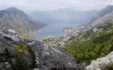 Moře a krásy Černé Hory s výletem do Albánie 2019 - Černá Hora - Boka Kotorská, hory nad zálivem který má spíše charakter severského fjordu