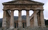 Segesta - Itálie - Sicílie - Segesta, obdivuhodně zachovaný řecký chrám vznikl v městě s většinou neřeckého obyvatelstva