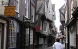 York - Velká Británie, Anglie - York, jedna z uliček v centru s hrázděnými domy