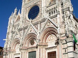 Gurmánské Toskánsko a oblast Chianti 2023  Itálie - Umbrie - Siena, průčelí katedrály, katedrála postavená v letech 1215-1285, průčelí 1380