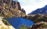 Korsika, rajský ostrov 2019 - Francie - Korsika - odraz nebe mezi skalními věžemi nebo jezero