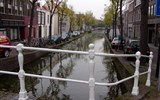 Památky UNESCO - Belgie - Belgie - Bruggy - jeden z mnoha kanálů, která protínají křížem krážem město 