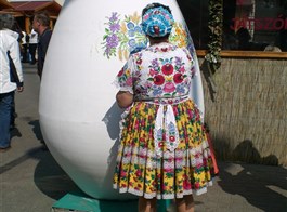 Bratislava, Budapešť, lázně a Velikonoce ve skanzenu Szentendre 2026  Maďarsko - Szentendre -  malérečka a obří kraslice